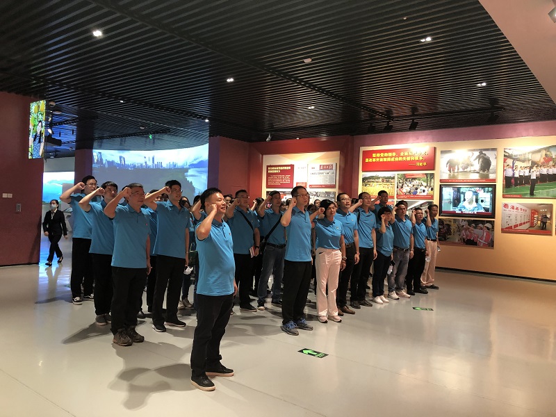 1600823612897289.jpg 重温入党誓词.jpg